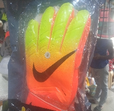 nike goalkeepers gloves