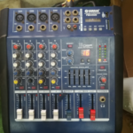 Yamaha 4 Channel Mixer With Amplifier